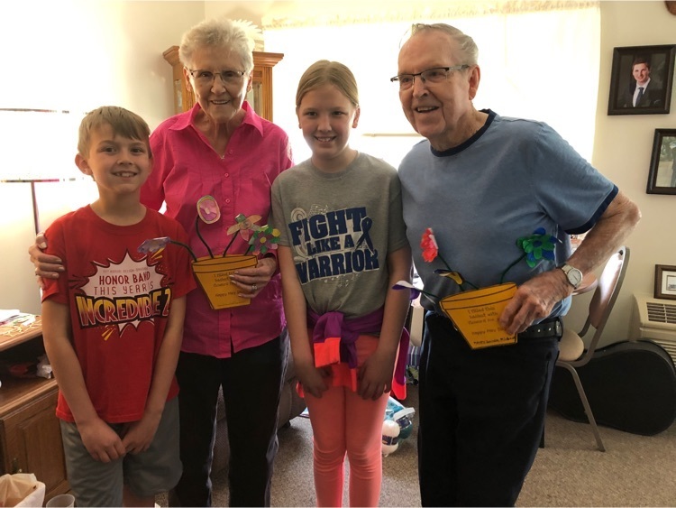 Student Council members deliver May Day flowers